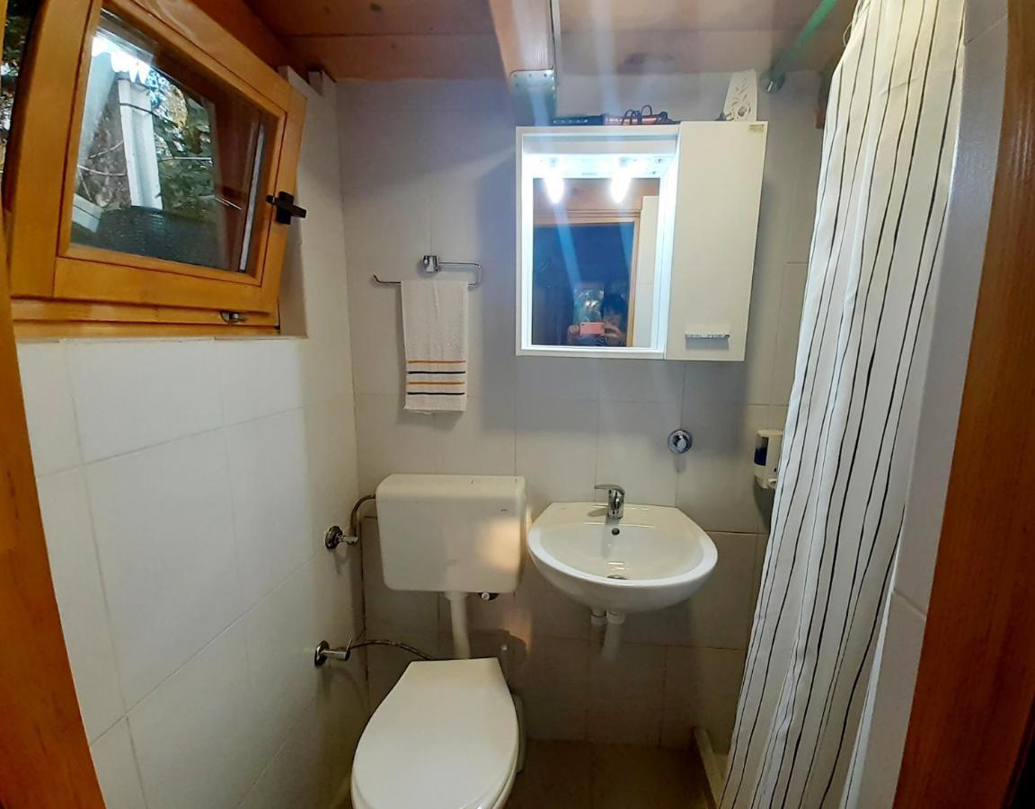 Obiteljski Apartman Borovi Вісоко Екстер'єр фото