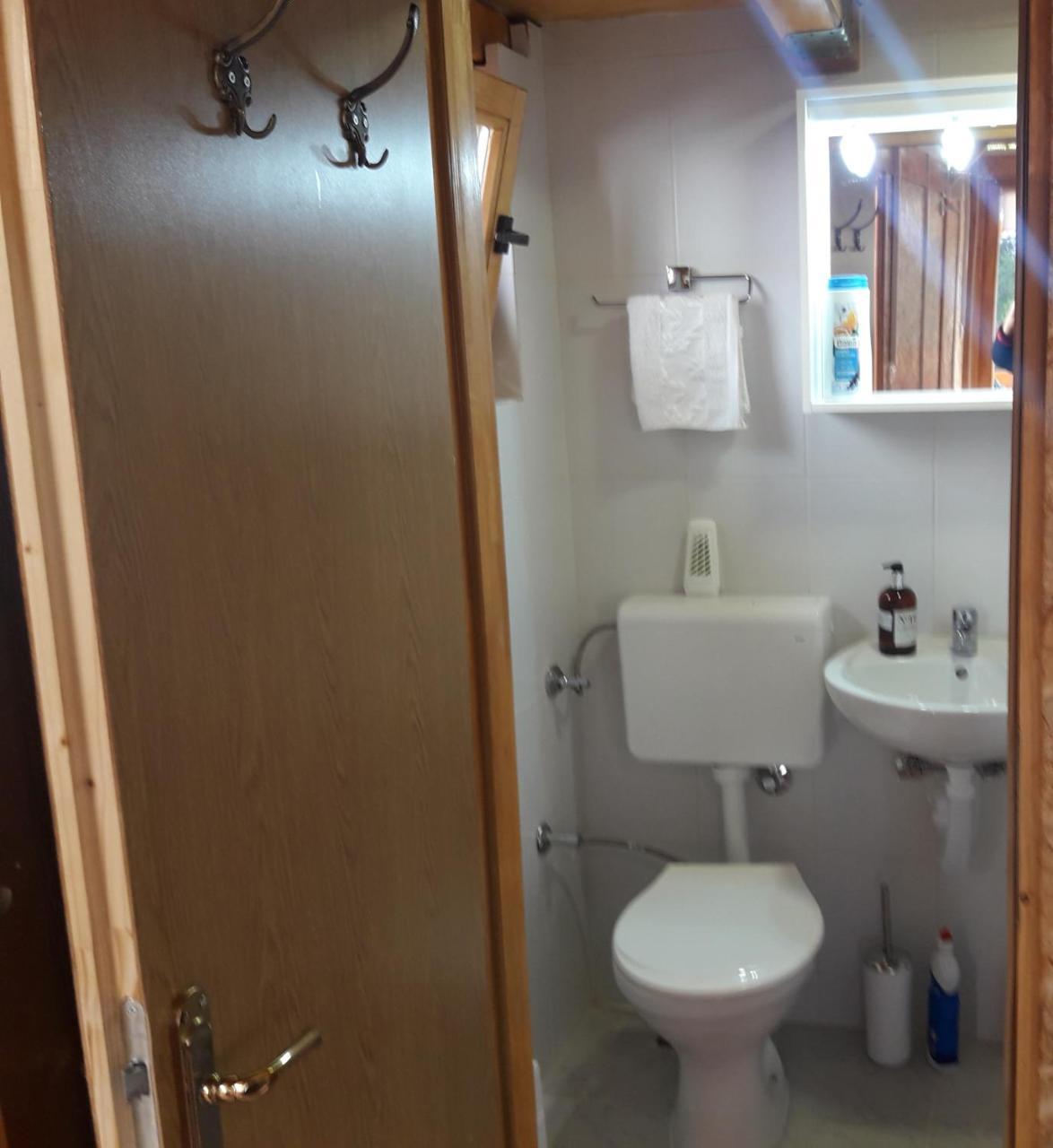 Obiteljski Apartman Borovi Вісоко Екстер'єр фото